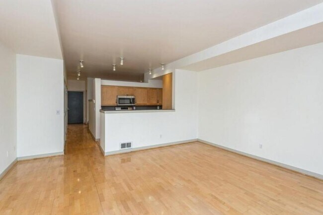 Building Photo - 1 bedroom in Seattle WA 98109