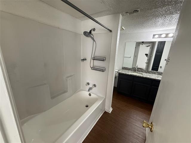 Building Photo - 422 W 4th St