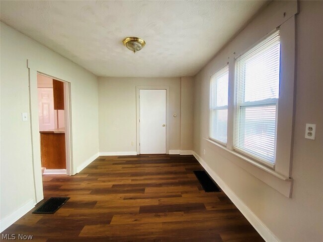 Building Photo - 748 Merton Ave