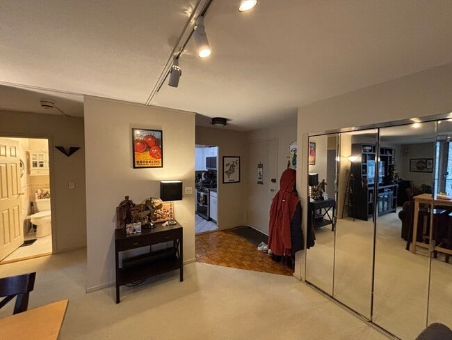 Building Photo - 19 Winchester St