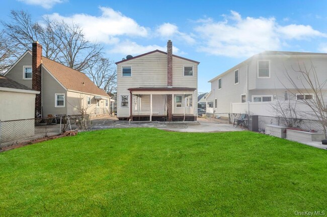 Building Photo - 627 10th Ave