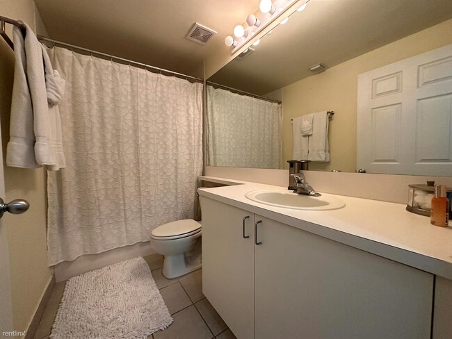 Building Photo - 2 br, 2 bath Condo - 720 S Sapodilla Ave A...