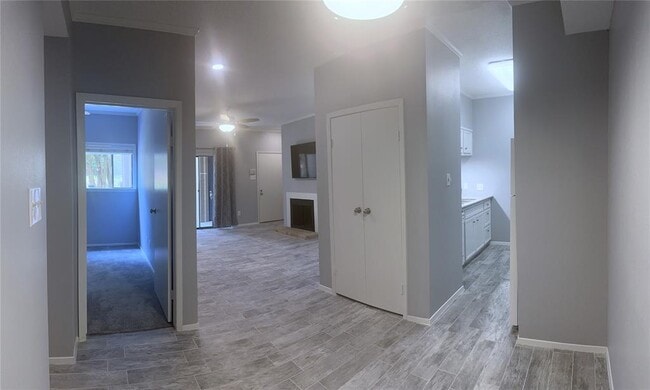 Building Photo - 7037 N Holiday Dr