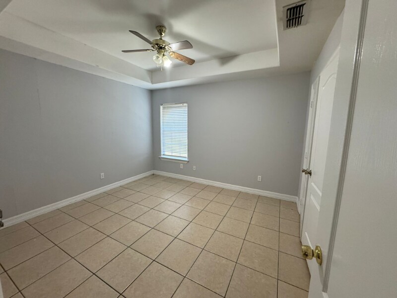 Building Photo - 3940 Bourbon St
