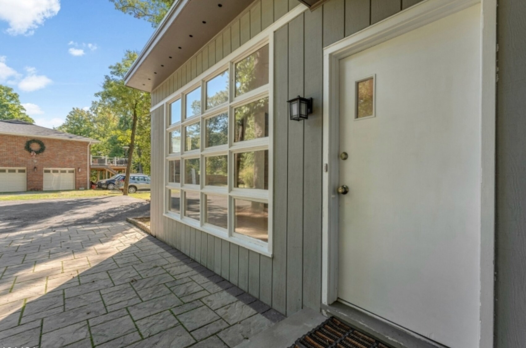 Building Photo - 879 Vosseller Ave
