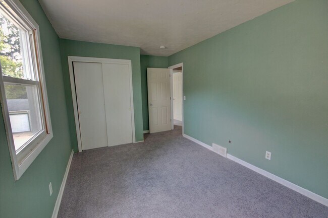 Building Photo - SW 424/426 30th Ave duplex