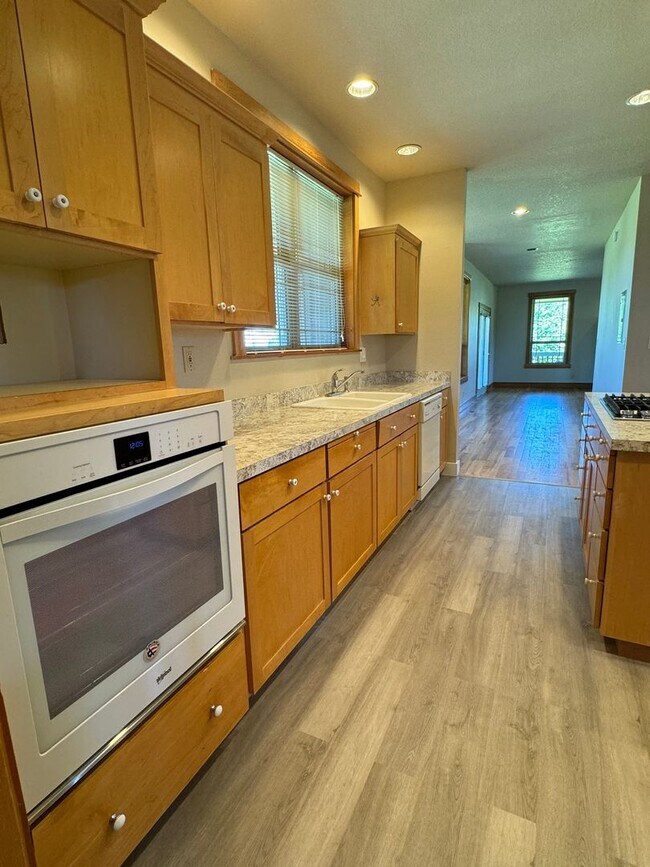 Building Photo - Make this beautiful country home yours! Our home is available for immediate rent.