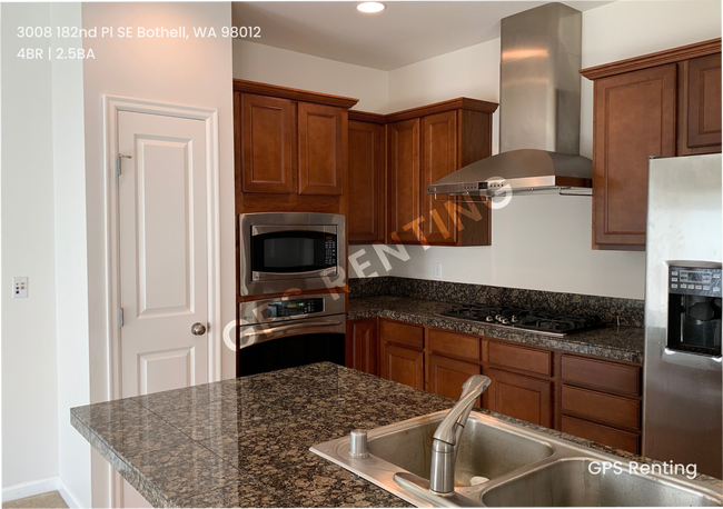 Building Photo - Charming 4 bedroom Single Family Home