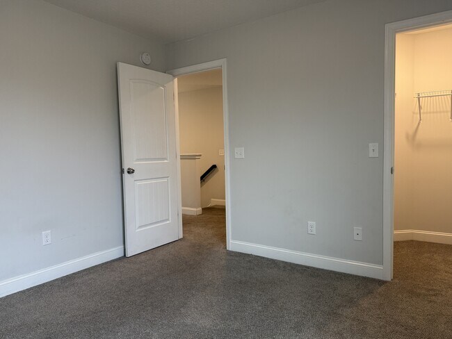 Building Photo - 345 Mcclelland Lp NE