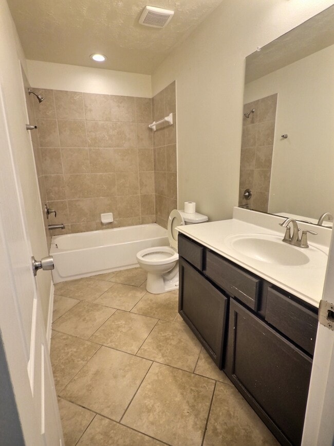 Building Photo - 118 Silverglen Ct