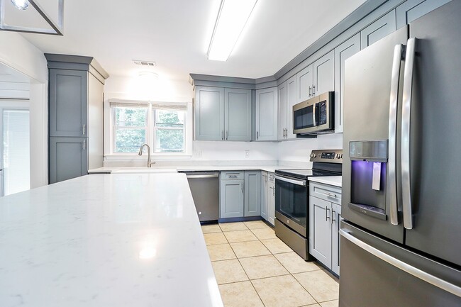 Building Photo - 2129 Agecroft Rd
