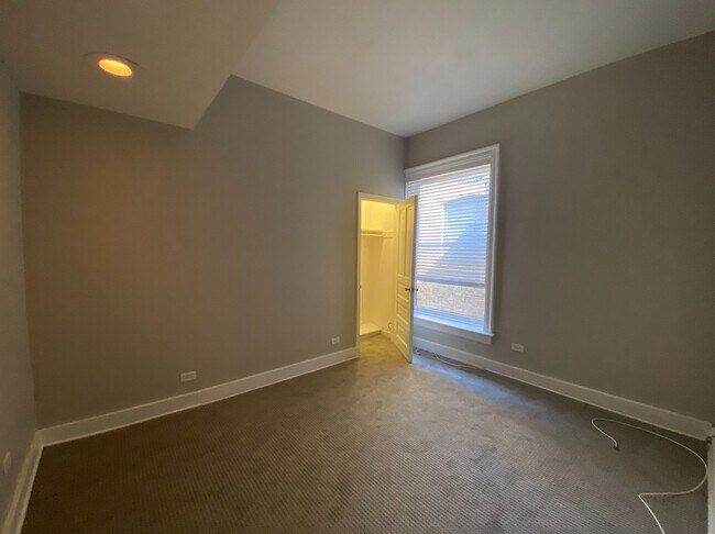 Building Photo - 2719 N Pine Grove Ave