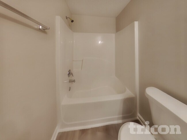 Building Photo - 9493 Creekside Rd