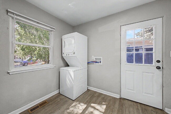 Building Photo - 2910 S Delaware St