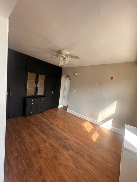 Building Photo - 5400 Lebanon Ave