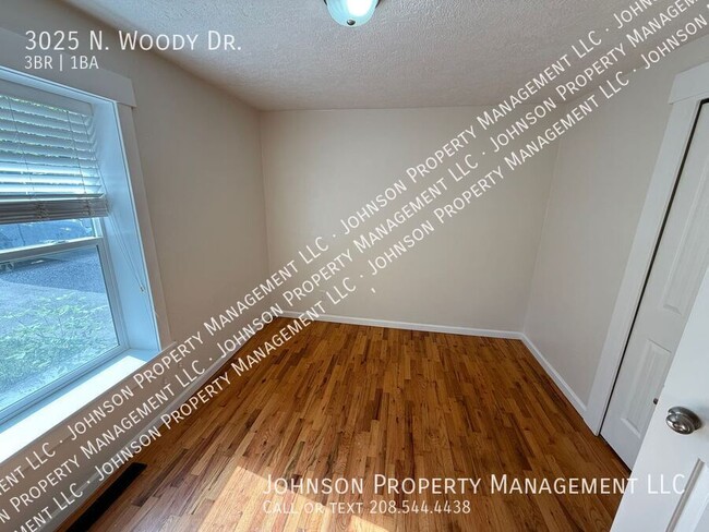 Building Photo - 3025 N Woody Ln