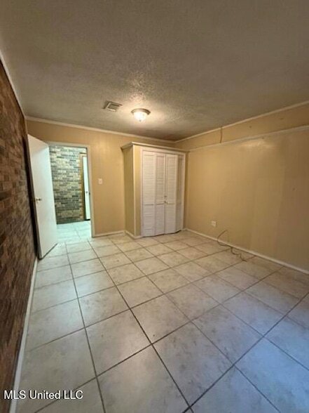 Building Photo - 320 Springdale Cir