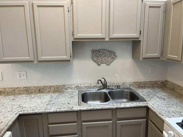 Building Photo - 204 Cutlass Dr