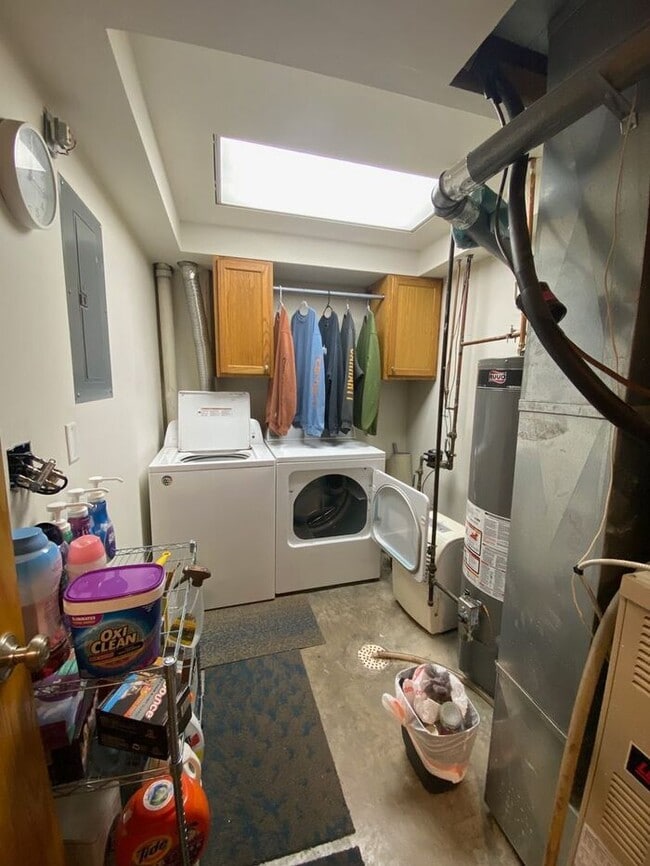 Building Photo - $2,250 | 4 Bedroom, 3.5 Bathroom Duplex | ...