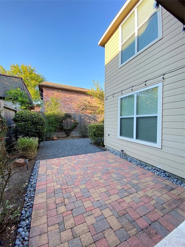 Building Photo - 9510 Cedarpost Square St