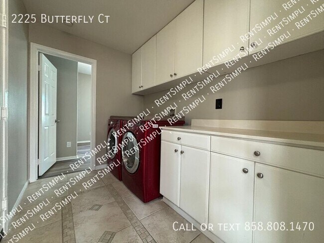 Building Photo - 2225 Butterfly Ct