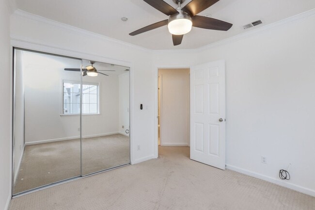 Building Photo - 3 Bed / 2.5 Bath townhome at the Cove in Redwood Shores with garage parking and EV charger. YouTu...