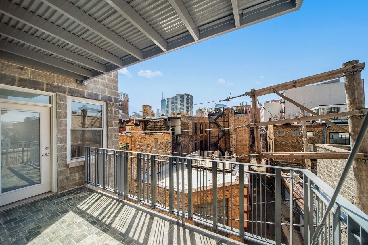 Building Photo - 1515 N Wells St