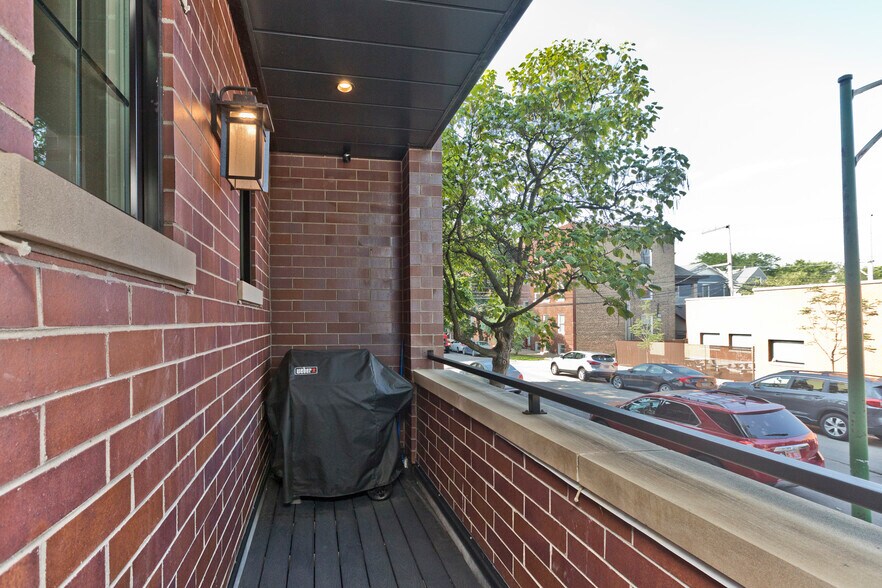 Building Photo - 4753 N Hamilton Ave