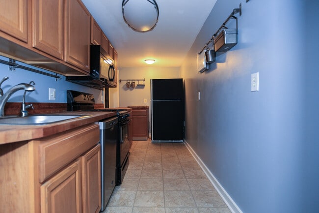 Building Photo - 540 S Paca St