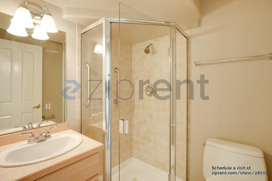Building Photo - Unit A