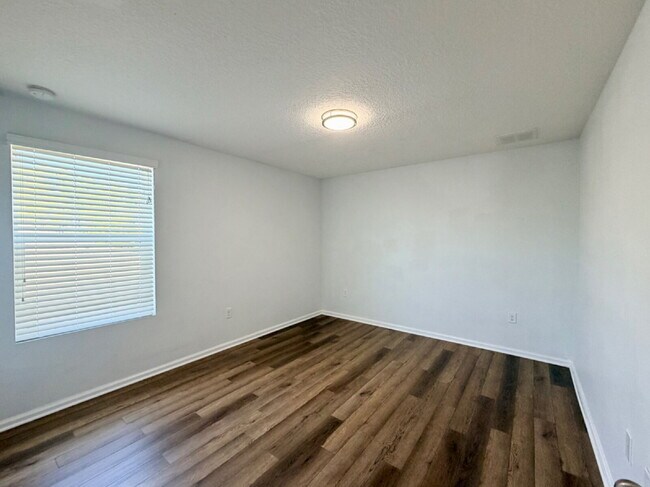Building Photo - Stunning and spacious 5 bed, 2/5 bath in gated community in Melbourne