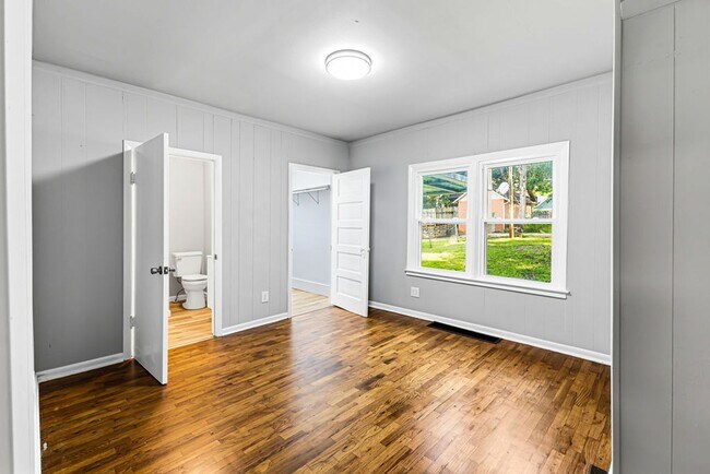 Building Photo - Remodeled 2-Bedroom Home in Saint Joseph with Off-Street Alley Parking