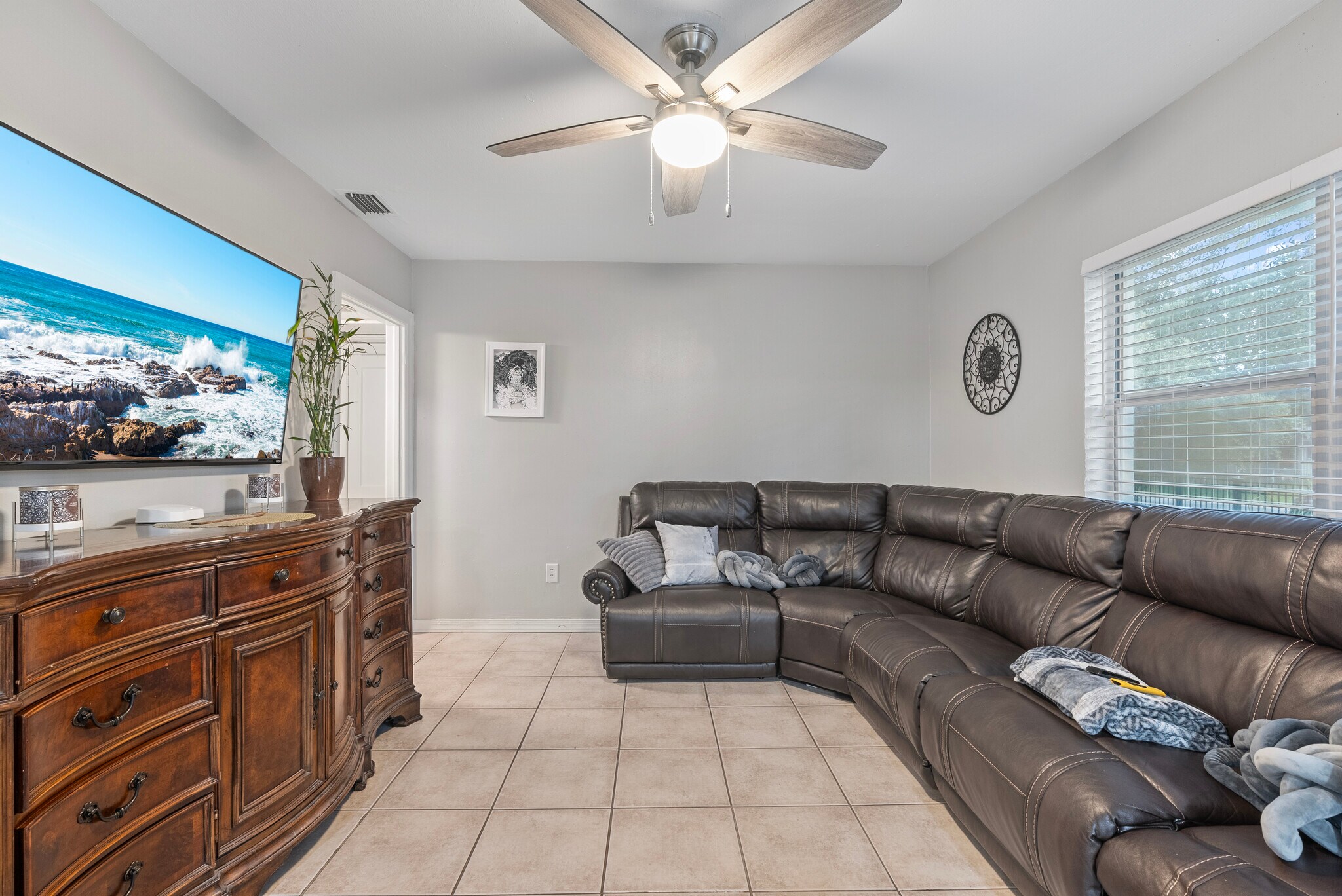 Building Photo - 3011 W Van Buren Dr