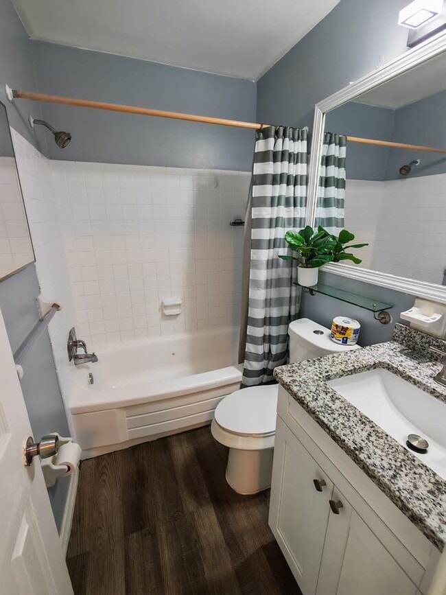Building Photo - Charming 2-Bedroom Duplex Near Fossil Park...