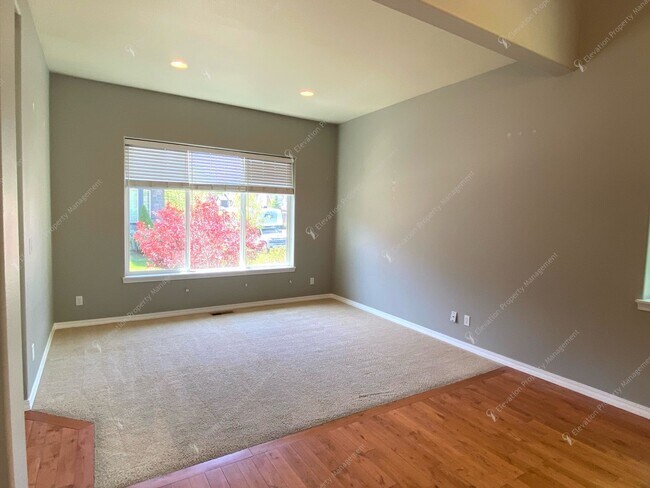 Building Photo - Spacious Corner Home in Prime SW Bend Location – Steps from the Deschutes River Trail