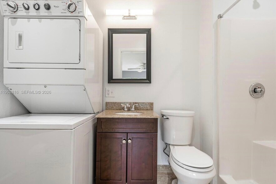 Building Photo - 1032 SW 22nd Ter