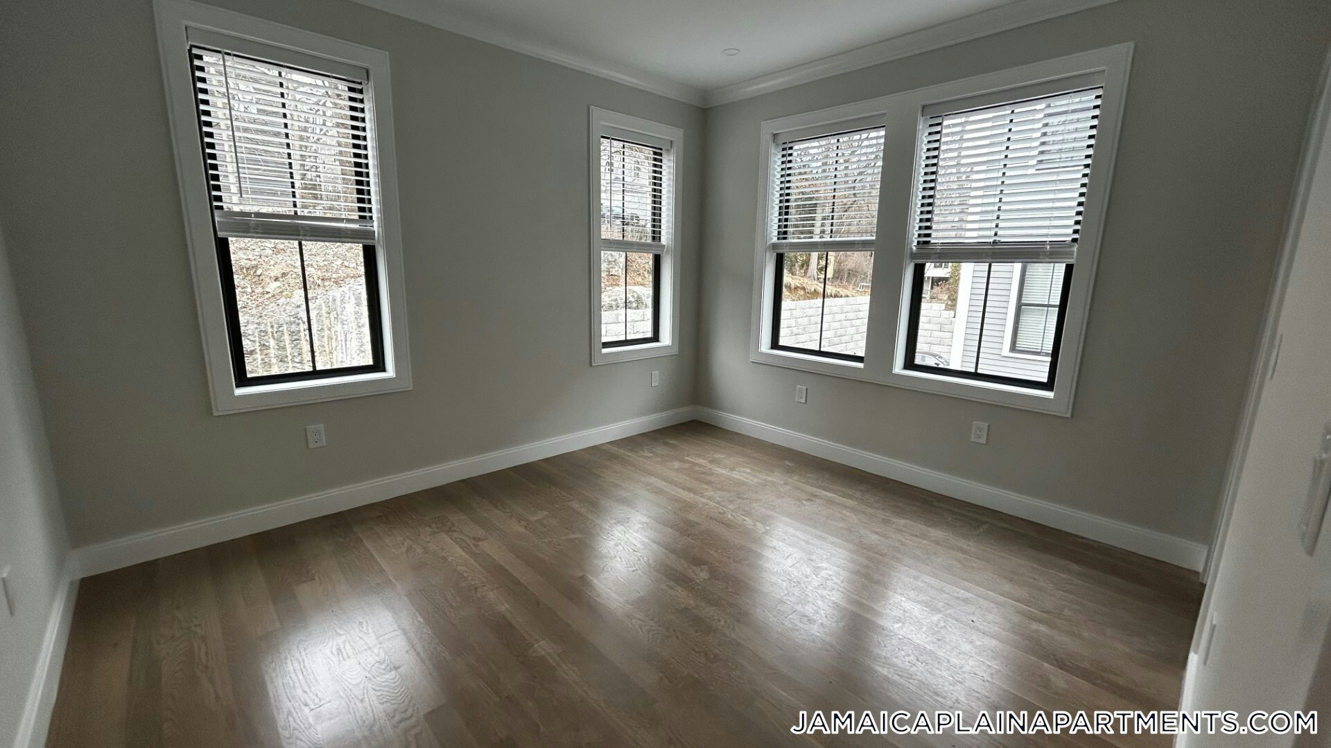 Building Photo - 283 Lamartine St