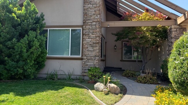 Building Photo - Charming 3BR/2BA Single-Family Home in Desirable Pleasanton Neighborhood!