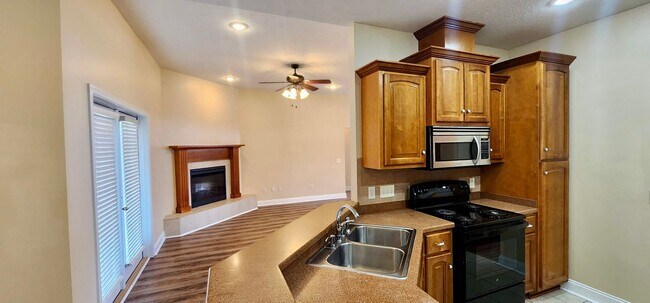 Building Photo - Great Home and Location-Available Now!