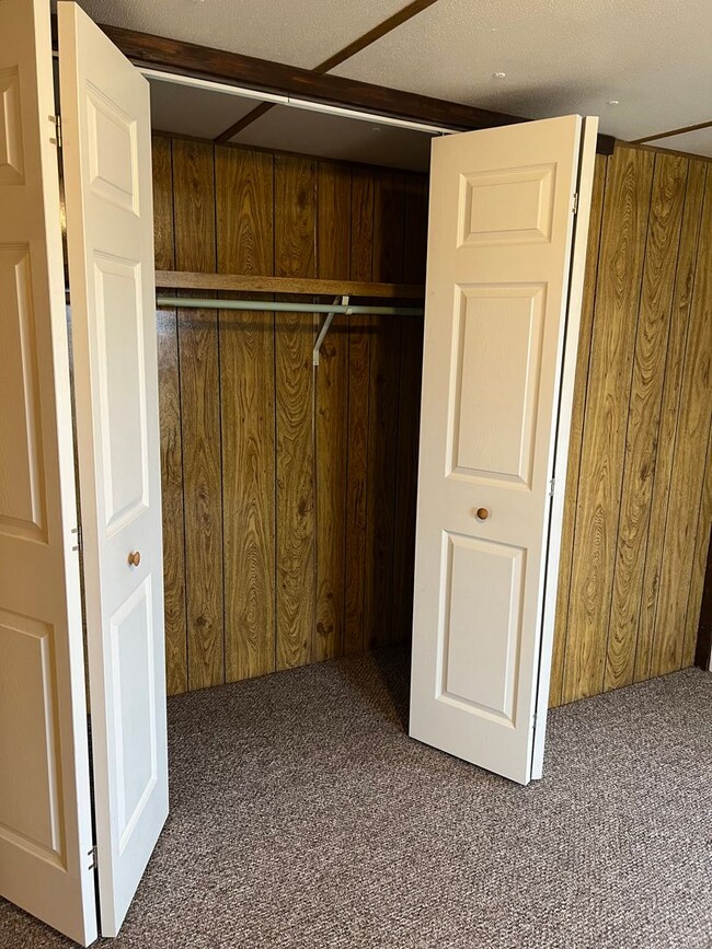 Building Photo - 2 Bed 2 Bath Mobile Home Sitting On 1 Acre