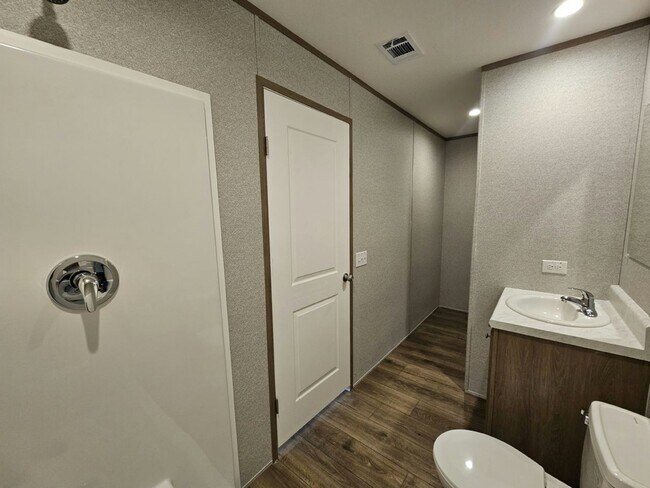 Building Photo - 491 Suwanee Dr