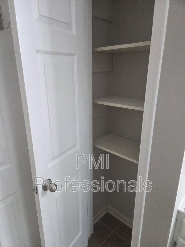 Building Photo - 2426 Bennington Dr