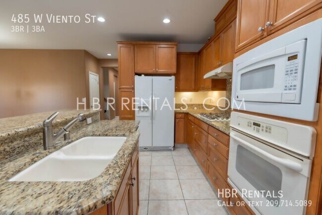 Building Photo - 485 W Viento St