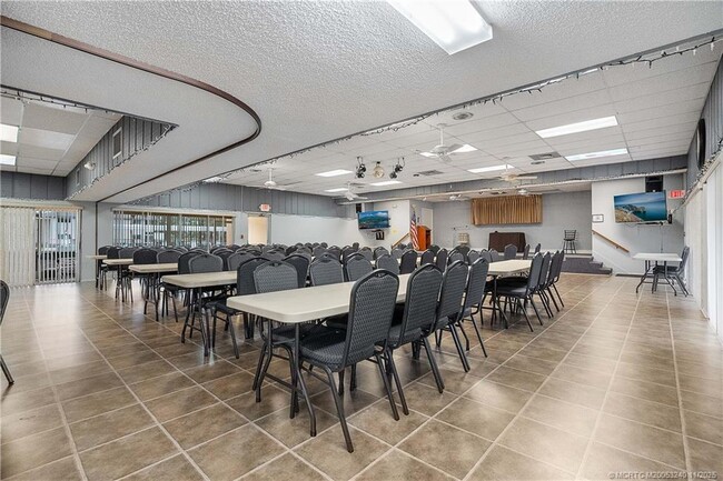 Building Photo - 9 Lake Vista Trail