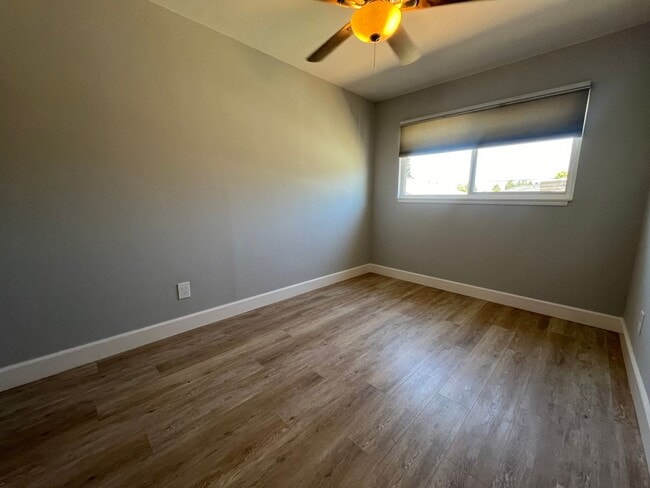 Building Photo - 2 Bed 1 Bath, 1 Car garage and W/D Hookups!