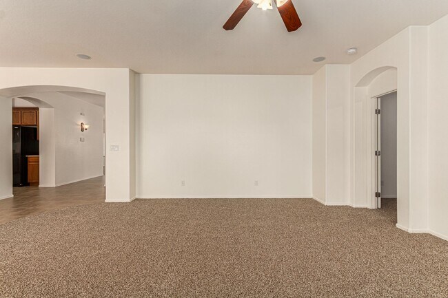 Building Photo - Chandler 4 Bedroom - 2.5 Bathroom with Pri...