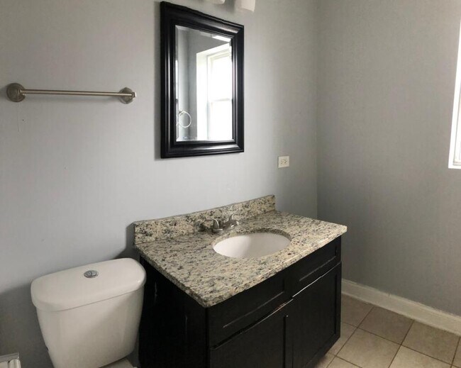 Building Photo - 4 bedroom in Chicago IL 60620