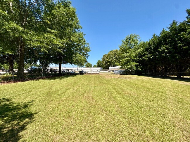 Building Photo - Adorable 2 Bedroom Home in the Heart of Nashville!