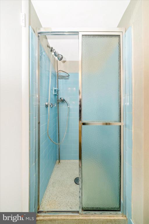 Building Photo - 3906 Montrose Dr