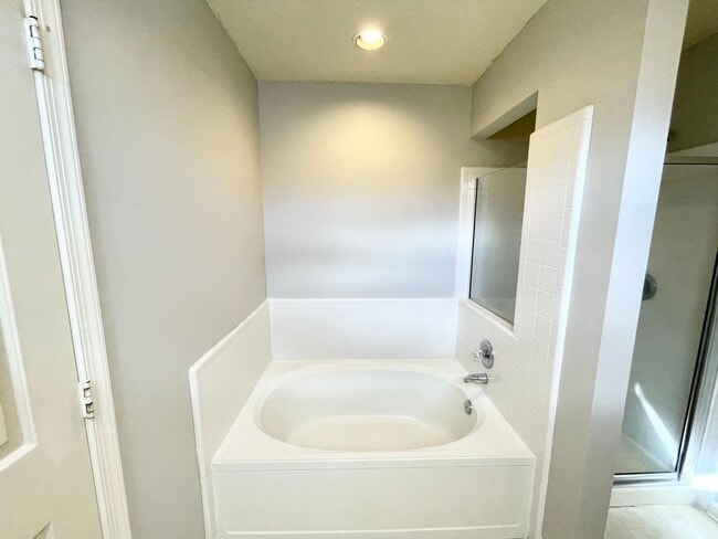 Building Photo - 3 Bed 2.5 Bath Beautiful Home Located North West Greensboro!